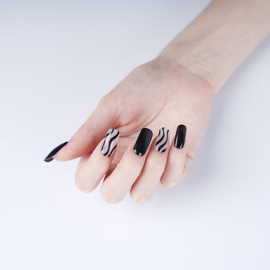 Black Stripes | Uñas de gel