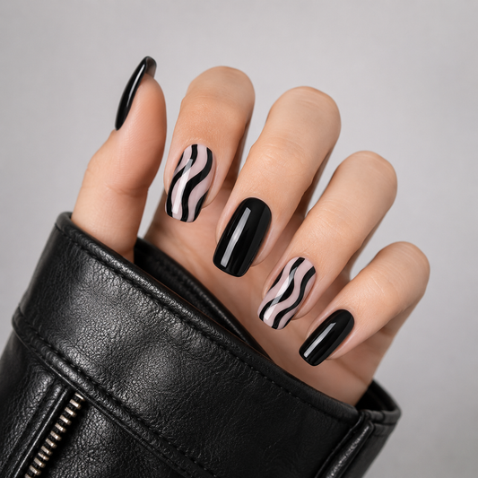 Black Stripes | Uñas de gel